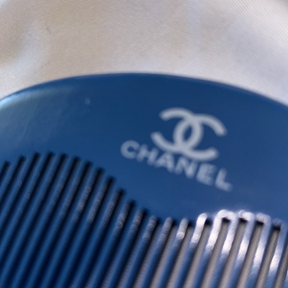 CHANEL Blue Travel Comb And Button Close Denium Pouch Set - Picture 5 of 15